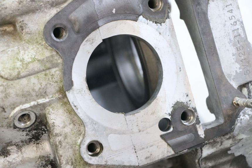 photo de Karter dolny silnika HYOSUNG GV AQUILA 125 (2000 - 2009) - Inny kąt widzenia