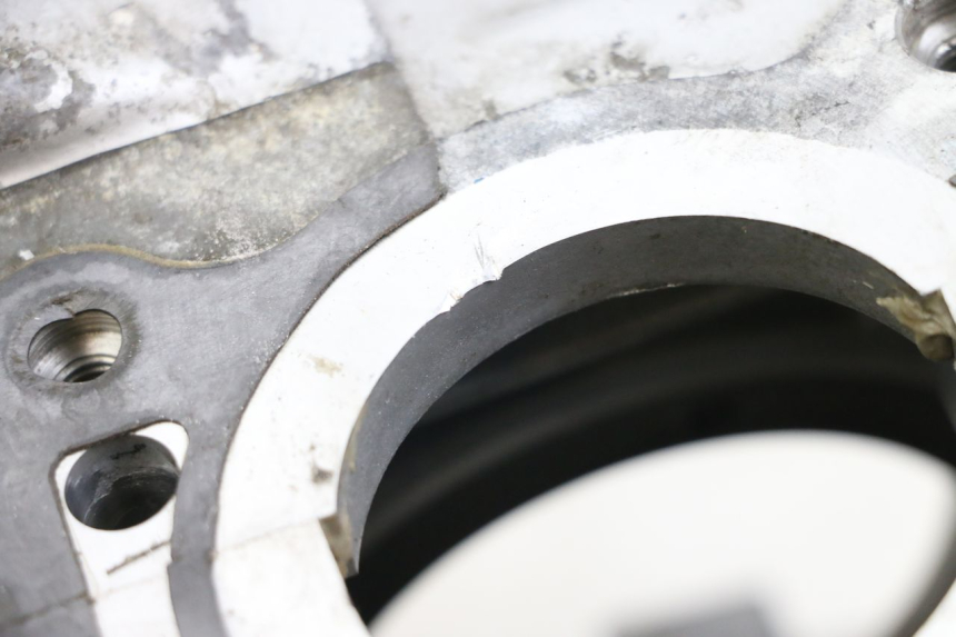 photo de Karter dolny silnika HYOSUNG GV AQUILA 125 (2000 - 2009) - Zbliżenie techniczne