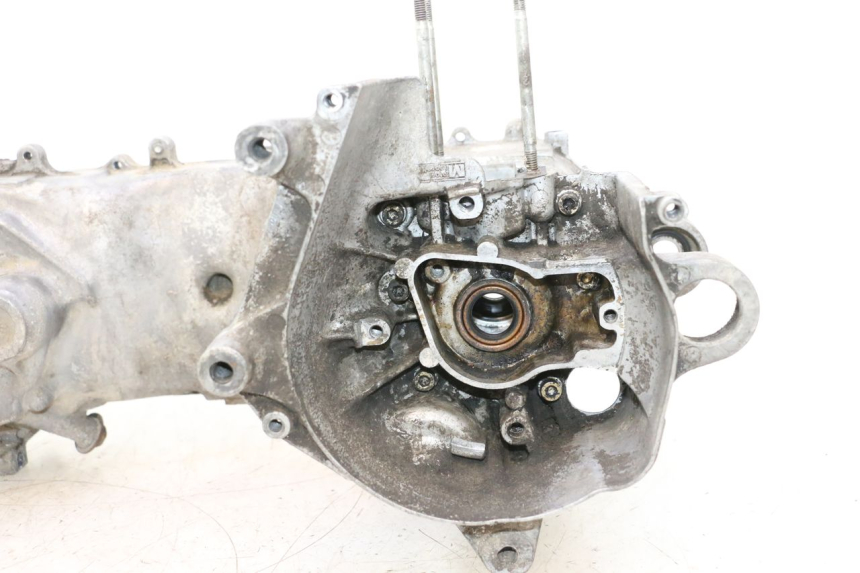 photo de DOLNA OBUDOWA SILNIKA MBK BOOSTER SPIRIT 50 (1999 - 2003) - Alternatywny kąt