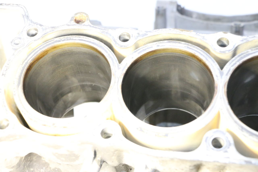 photo de Karter dolny silnika HONDA CBR RR FIREBLADE 900 (1992 - 1994) - Szczegóły charakterystyczne