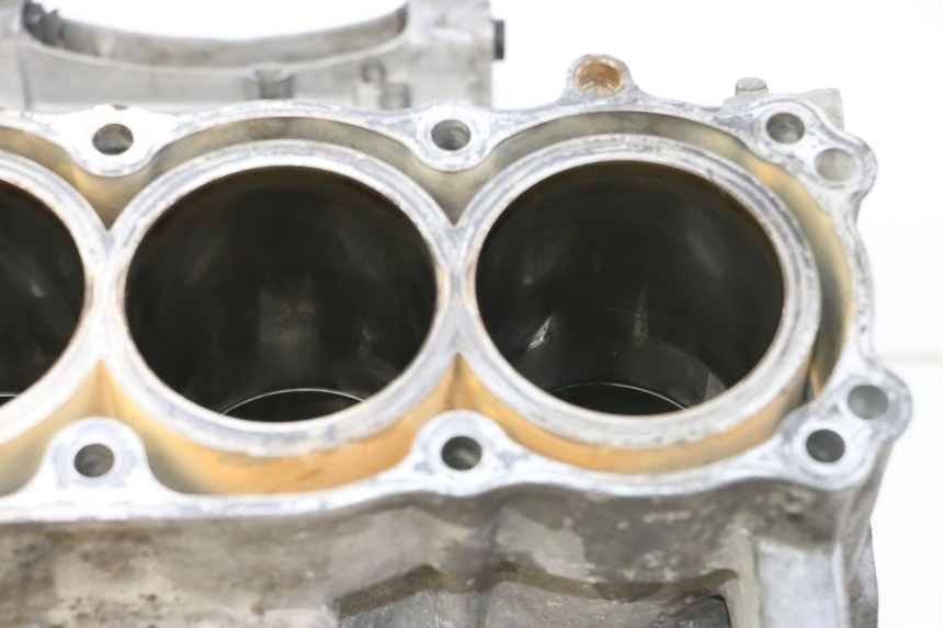 photo de Karter dolny silnika HONDA CBR RR FIREBLADE 900 (1992 - 1994) - Zbliżenie komponentów