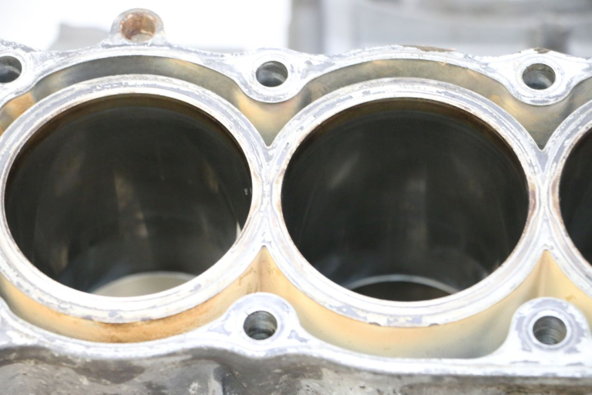 photo de Karter dolny silnika HONDA CBR RR FIREBLADE 900 (1992 - 1994) - Widok z bliska