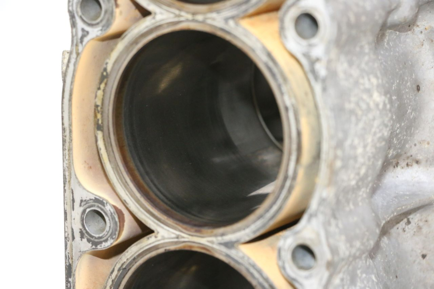 photo de Karter dolny silnika HONDA CBR RR FIREBLADE 900 (1992 - 1994) - Struktura - zbliżenie