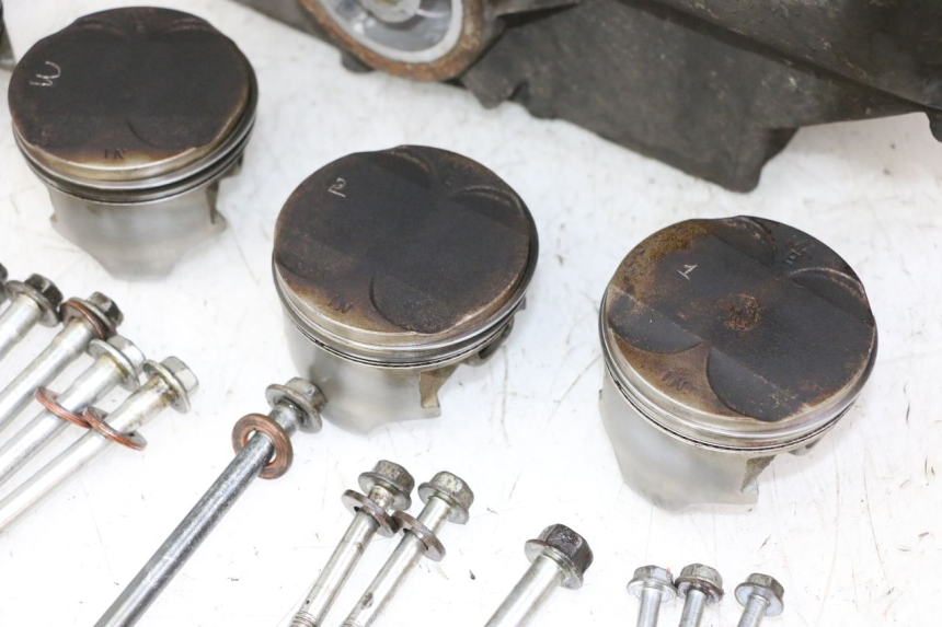 photo de Karter dolny silnika HONDA CBR RR FIREBLADE 900 (1992 - 1994) - Inny kąt widzenia