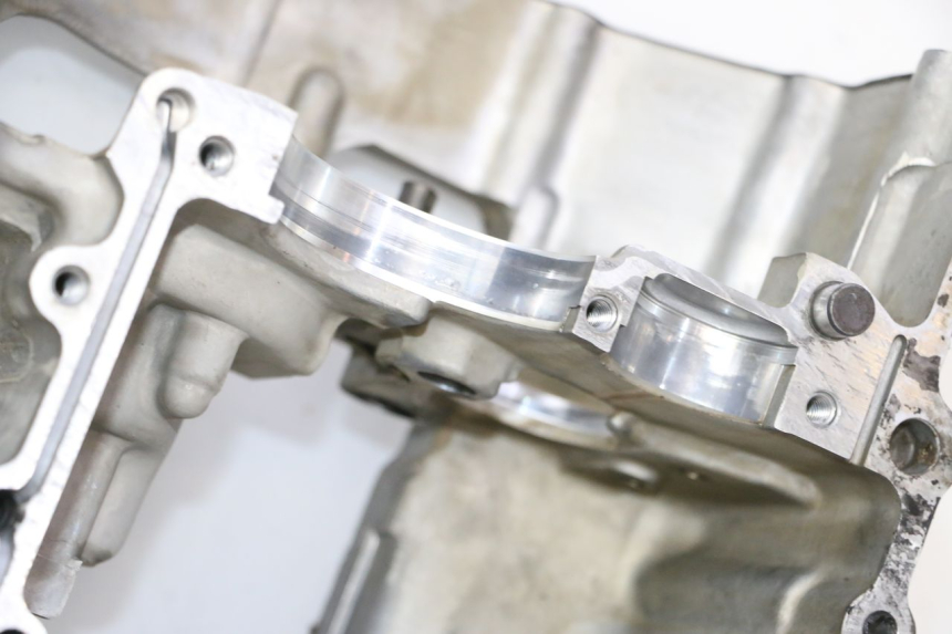 photo de Karter dolny silnika HONDA CBR RR FIREBLADE 900 (1992 - 1994) - Zbliżenie komponentów