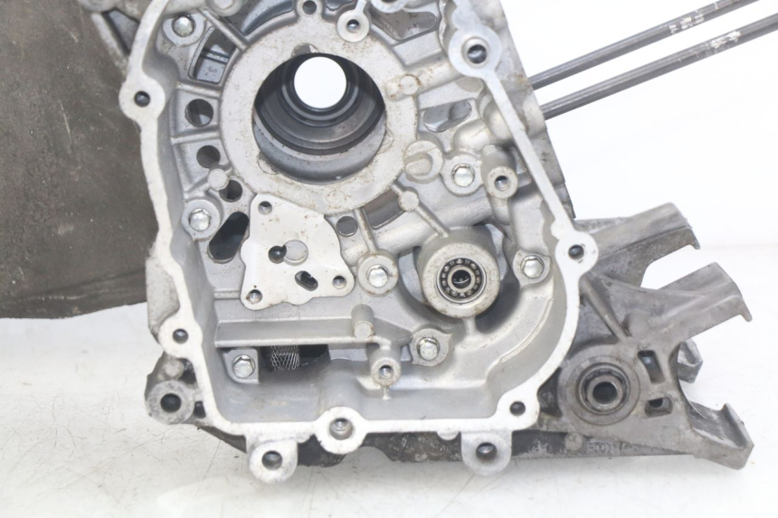 photo de Karter dolny silnika PEUGEOT CITYSTAR 125 (2011 - 2017) - Zbliżenie komponentów