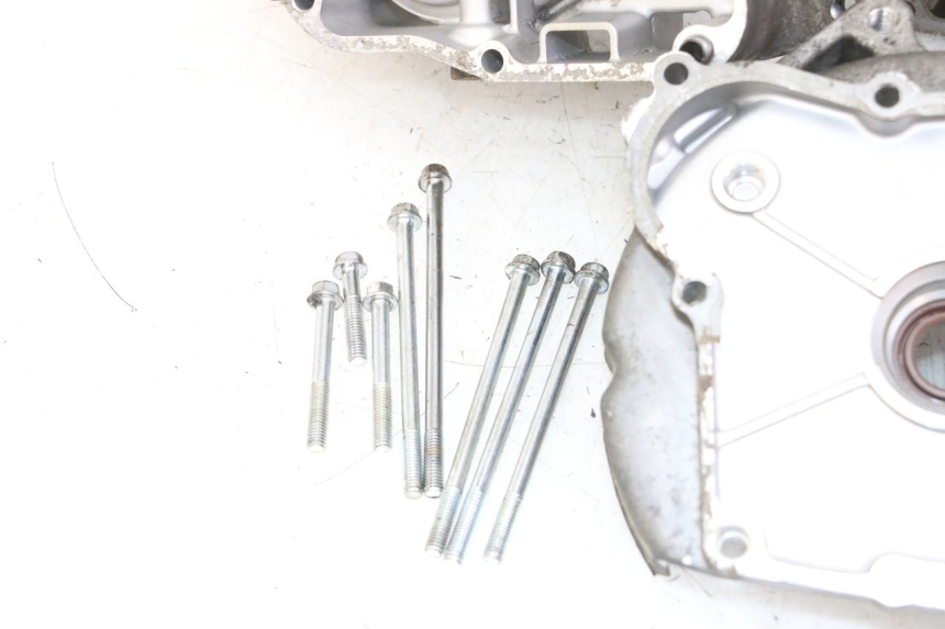 photo de Karter dolny silnika DAELIM BESBI 125 (2007 - 2008) - Zbliżenie komponentów