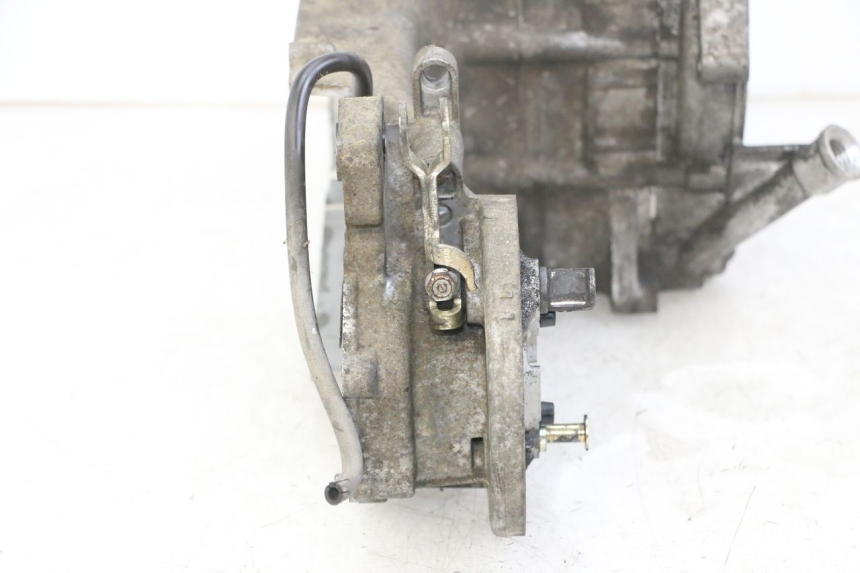 photo de Karter dolny silnika DAELIM BESBI 125 (2007 - 2008) - Zbliżenie techniczne