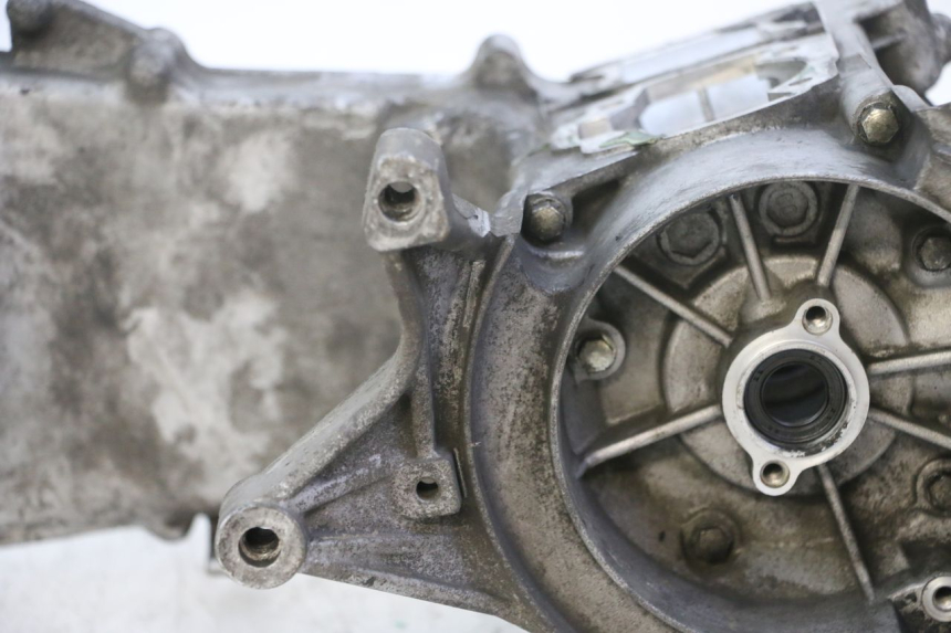 photo de Karter dolny silnika PEUGEOT ELYSTAR 50 (2002 - 2014) - Zbliżenie komponentów