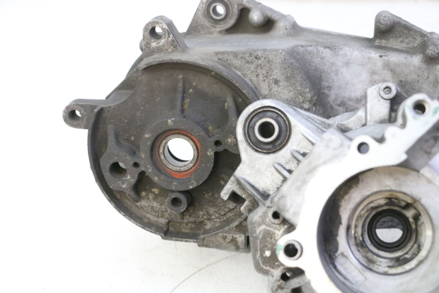 photo de Karter dolny silnika PEUGEOT ELYSTAR 50 (2002 - 2014) - Struktura - zbliżenie