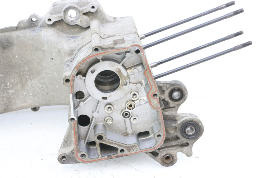 photo de DOLNA OBUDOWA SILNIKA JM MOTORS F45i 4T 50 (2020 - 2023) - Zoom stanu zużycia