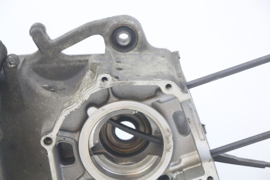 photo de Karter dolny silnika HONDA FES PANTHEON 125 (2003 - 2007) - Szczegóły charakterystyczne