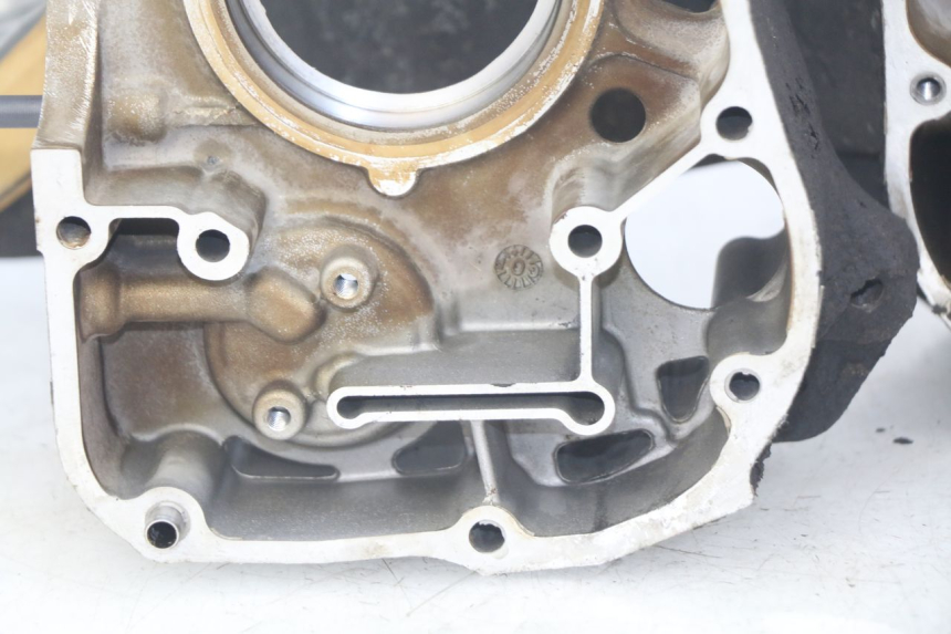 photo de Karter dolny silnika HONDA FES S-WING SWING ABS 125 (2007 - 2015) - Zbliżenie komponentów