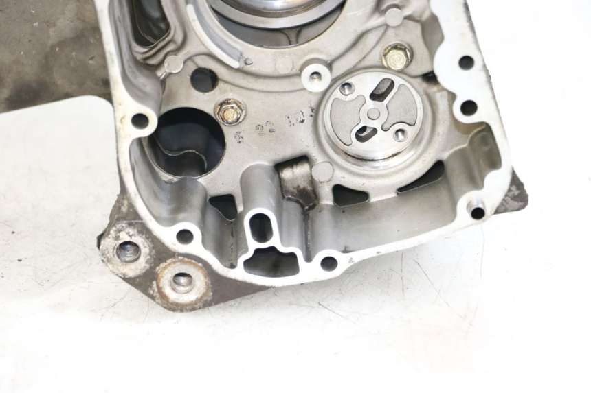 photo de Karter dolny silnika HONDA FES S-WING SWING ABS 125 (2007 - 2015) - Szczegóły charakterystyczne