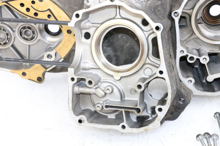 photo de Karter dolny silnika HONDA FES S-WING SWING ABS 125 (2007 - 2015) - Struktura - zbliżenie