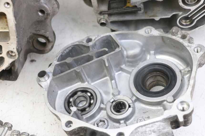 photo de Karter dolny silnika HONDA FORZA ABS 300 (2013 - 2017) - Struktura - zbliżenie