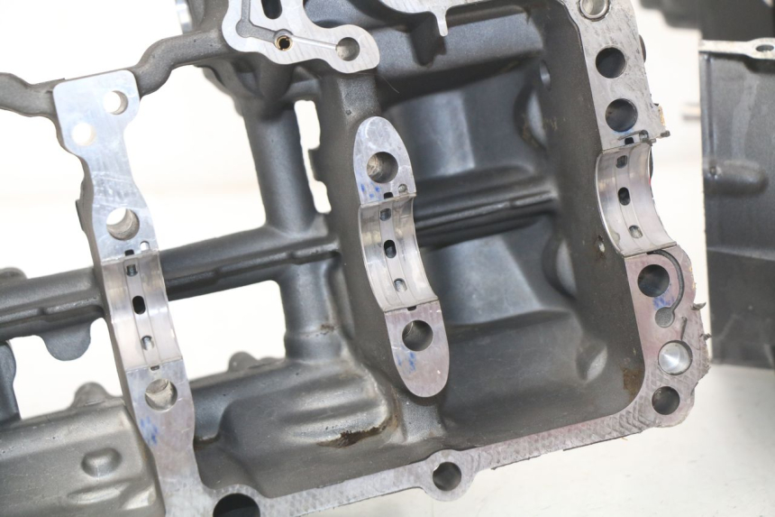 photo de Karter dolny silnika YAMAHA FZ8 800 (2010 - 2016) - Struktura - zbliżenie