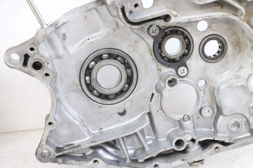 photo de Karter dolny silnika HYOSUNG GF 125 (2001 - 2005) - Widok z bliska