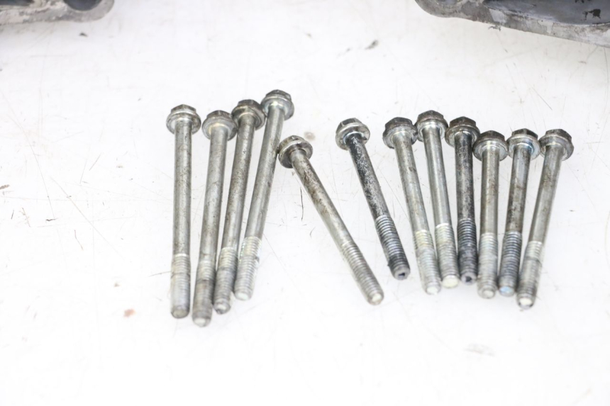 photo de Karter dolny silnika HYOSUNG GF 125 (2001 - 2005) - Alternatywny kąt