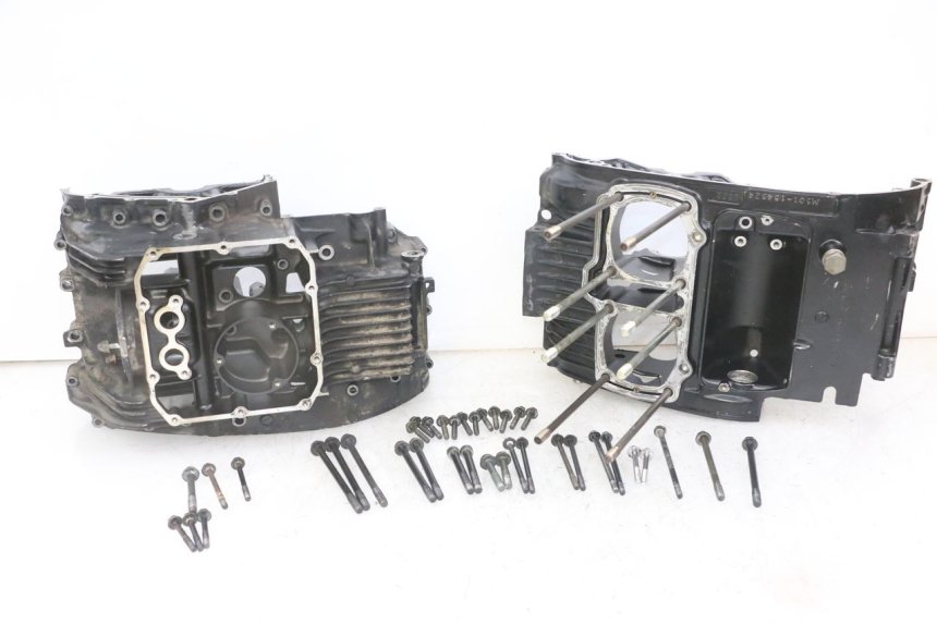 photo de Karter dolny silnika SUZUKI GS GSE 500 (2001 - 2003) - Widok z bliska