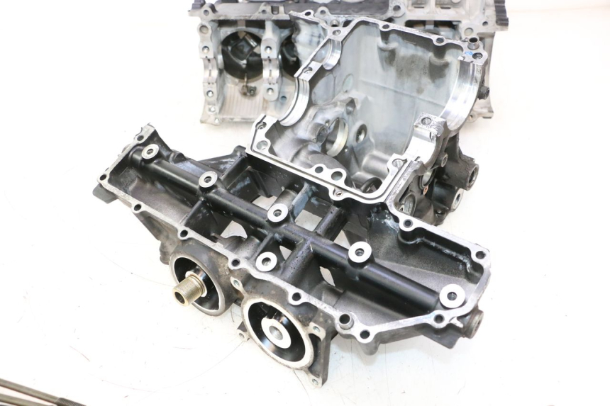 photo de Karter dolny silnika SUZUKI GSR 600 (2005 - 2012) - Zbliżenie komponentów