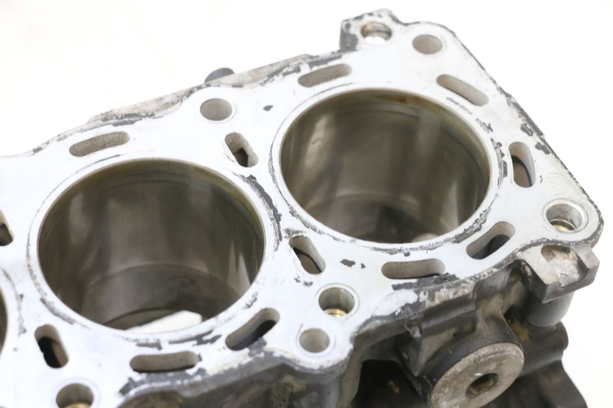 photo de Karter dolny silnika SUZUKI GSR 600 (2005 - 2012) - Alternatywny kąt