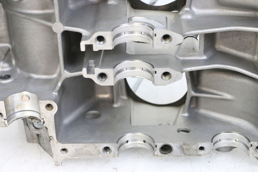 photo de Karter dolny silnika SUZUKI GSX E 250 (1982 - 1983) - Struktura - zbliżenie