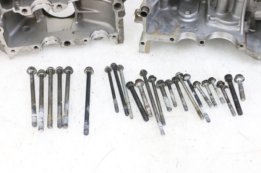 photo de Karter dolny silnika SUZUKI GSX E 250 (1982 - 1983) - Alternatywny kąt