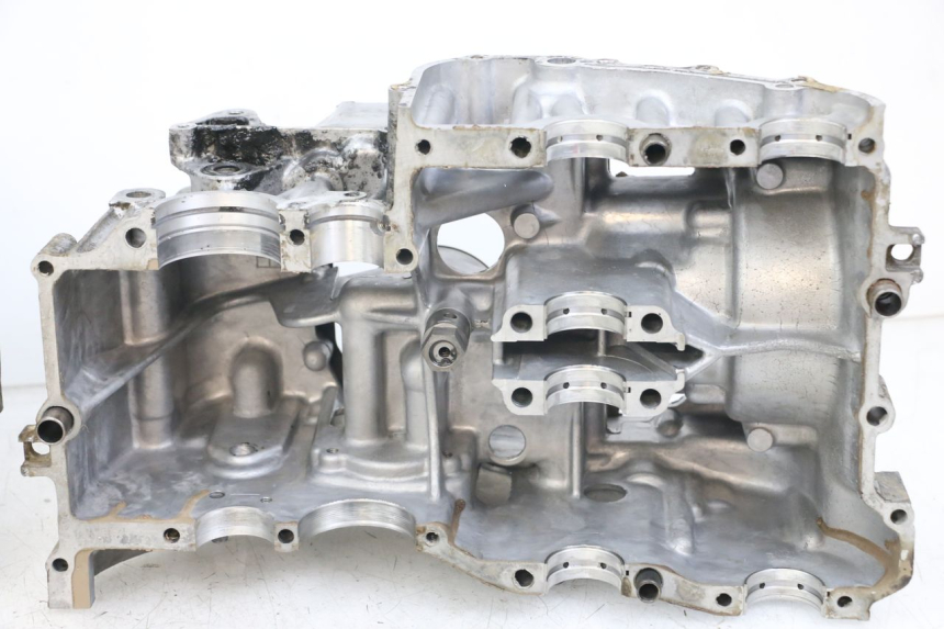 photo de Karter dolny silnika SUZUKI GSX E 250 (1982 - 1983) - Widok profilu