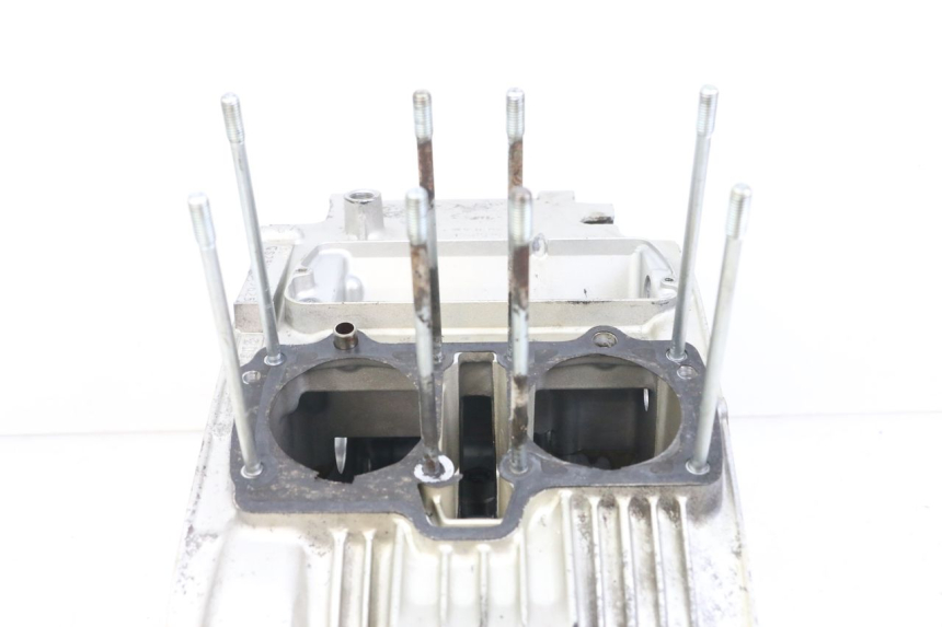 photo de Karter dolny silnika SUZUKI GSX E 250 (1982 - 1983) - Inny kąt widzenia