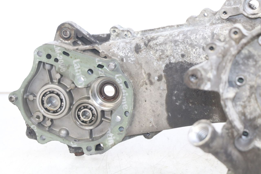 photo de Karter dolny silnika PEUGEOT KISBEE 4T 50 (2018 - 2022) - Zbliżenie komponentów