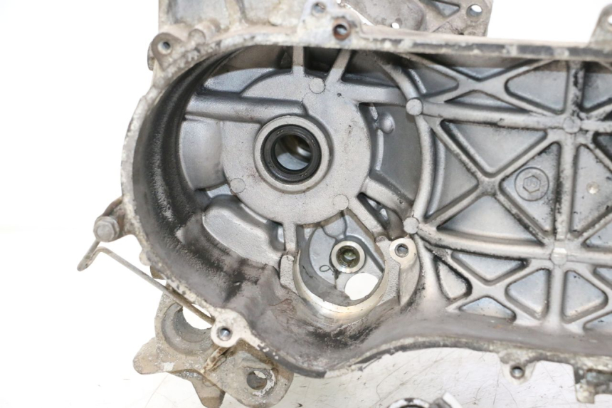 photo de Karter dolny silnika PEUGEOT LUDIX ONE 50 (2004 - 2013) - Zbliżenie komponentów