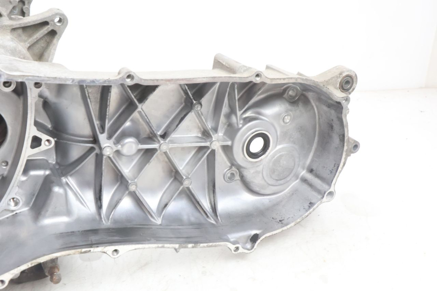 photo de DOLNA OBUDOWA SILNIKA YAMAHA N-MAX NMAX 125 (2021 - 2024) - Inny kąt widzenia