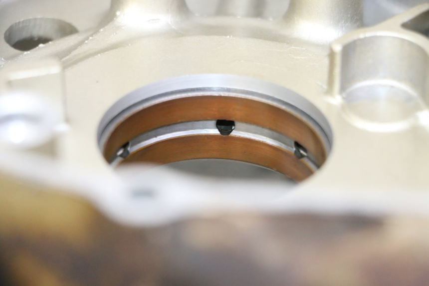 photo de Karter dolny silnika HONDA NTV DEAUVILLE 650 (2001 - 2006) - Zbliżenie komponentów