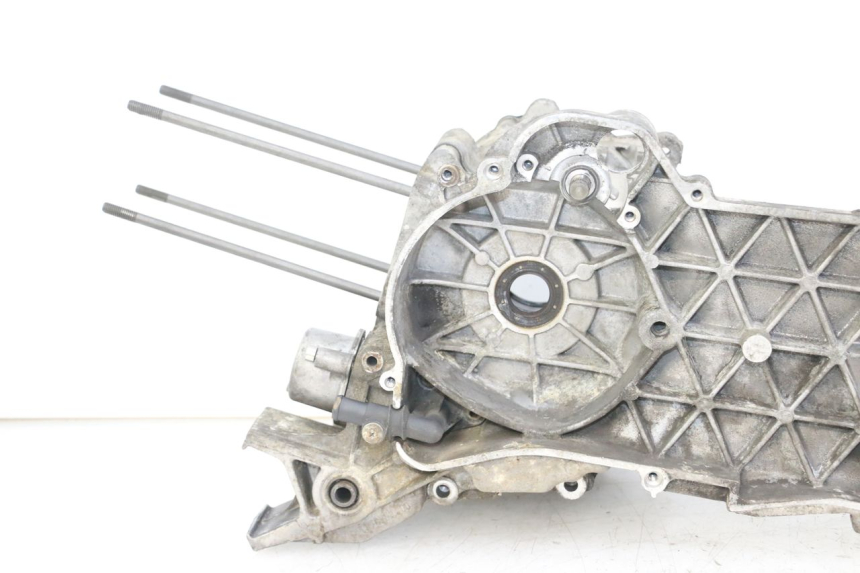 photo de Karter dolny silnika PEUGEOT SATELIS 125 (2013 - 2018) - Zbliżenie komponentów