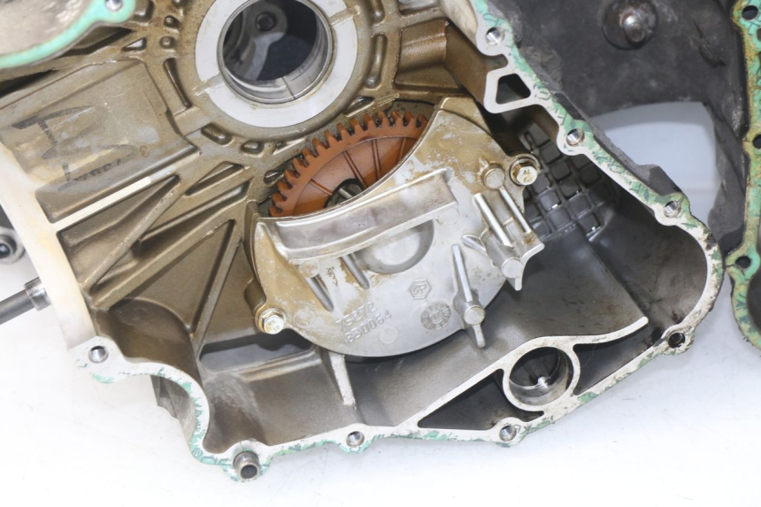 photo de Karter dolny silnika PEUGEOT SATELIS 500 (2007 - 2013) - Zbliżenie komponentów