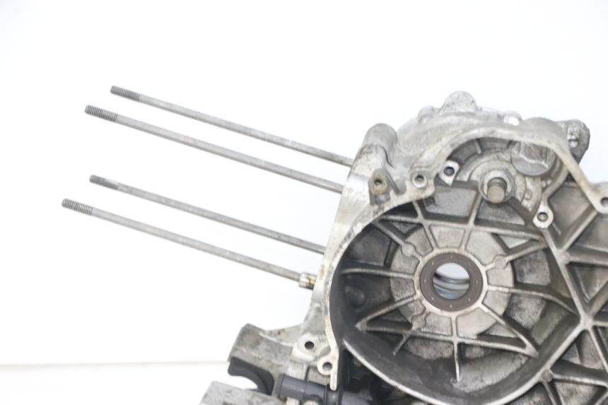 photo de Karter dolny silnika PEUGEOT SATELIS 125 (2013 - 2018) - Zbliżenie komponentów