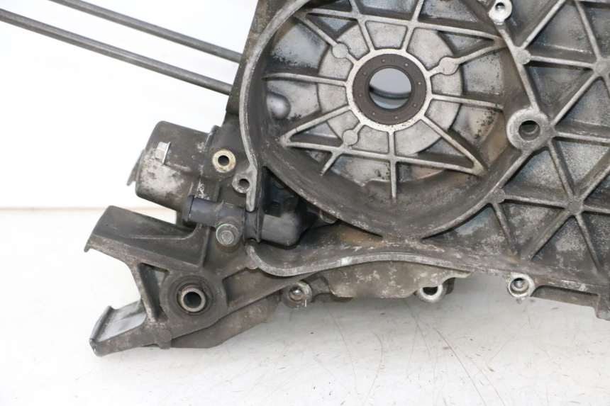 photo de Karter dolny silnika PEUGEOT SATELIS 125 (2010 - 2012) - Zbliżenie komponentów