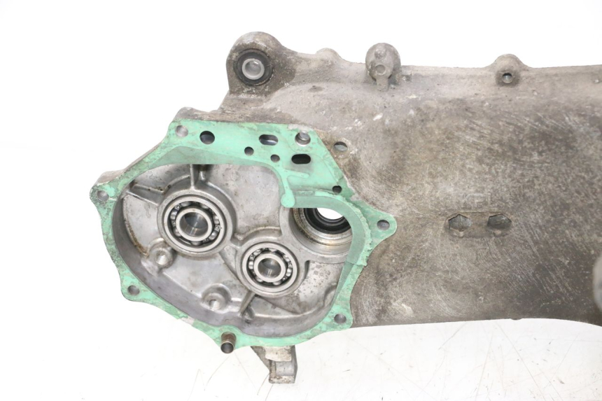 photo de DOLNA OBUDOWA SILNIKA HONDA SCV LEAD 100 (2003 - 2007) - Alternatywny kąt