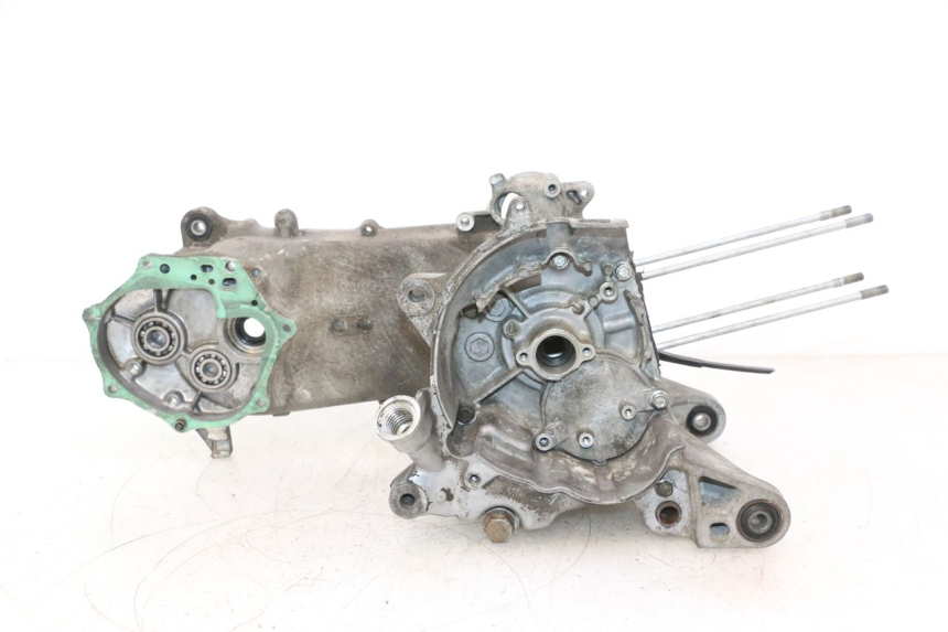 photo de DOLNA OBUDOWA SILNIKA HONDA SCV LEAD 100 (2003 - 2007) - Szczegół części