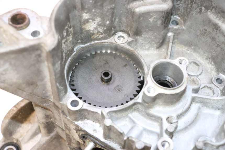 photo de DOLNA OBUDOWA SILNIKA HONDA SCV LEAD 100 (2003 - 2007) - Zoom stanu zużycia