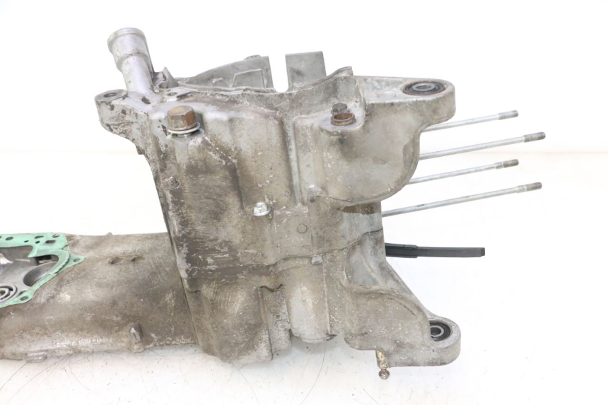 photo de DOLNA OBUDOWA SILNIKA HONDA SCV LEAD 100 (2003 - 2007) - Zbliżenie techniczne