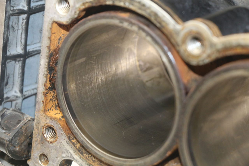 photo de Karter dolny silnika TRIUMPH SPRINT ST 955 (1999 - 2001) - Widok profilu