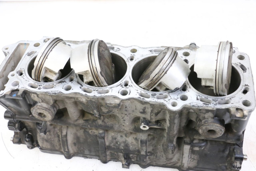 photo de Karter dolny silnika SUZUKI GSR 750 (2011 - 2017) - Struktura - zbliżenie