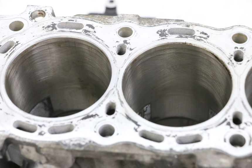 photo de Karter dolny silnika SUZUKI GSR 750 (2011 - 2017) - Widok profilu