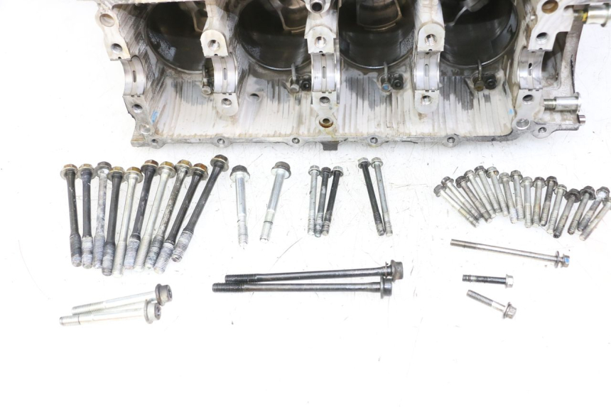 photo de Karter dolny silnika SUZUKI GSR 750 (2011 - 2017) - Struktura - zbliżenie