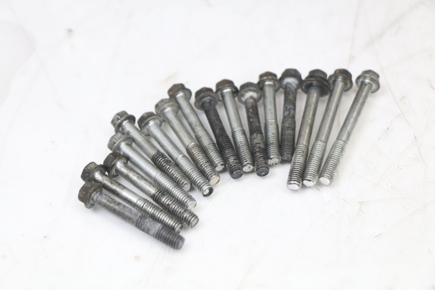 photo de Karter dolny silnika SUZUKI GSX F GSXF 650 (2007 - 2015) - Szczegóły charakterystyczne