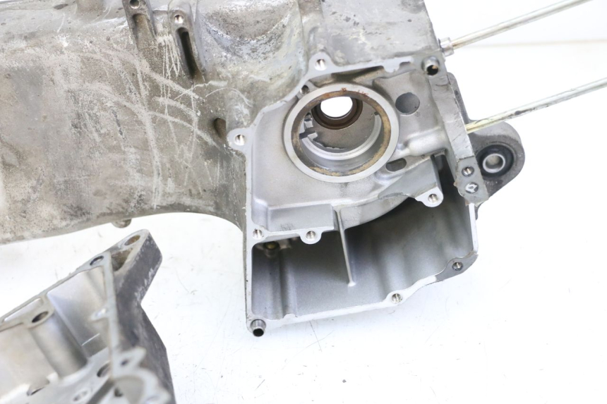 photo de Karter dolny silnika SYM ORBIT III 3 4T 50 (2018 - 2021) - Struktura - zbliżenie