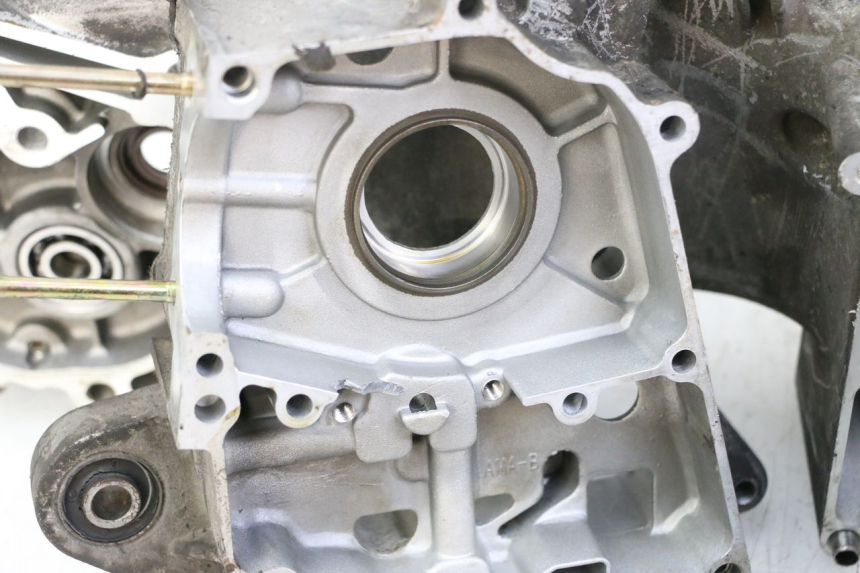 photo de Karter dolny silnika SYM ORBIT III 3 4T 50 (2018 - 2021) - Widok profilu