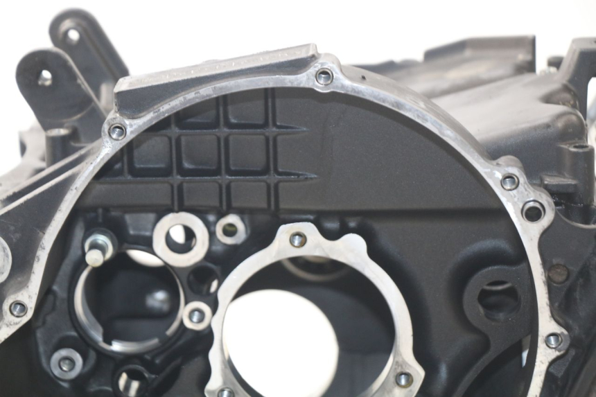 photo de Karter dolny silnika YAMAHA TDM ABS 900 (2002 - 2014) - Zbliżenie techniczne